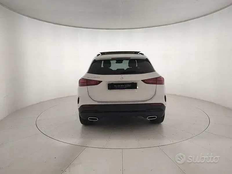 Begagnad Mercedes GLA250 AMG line 217 HK (159 kW) 2023 Vit SUV
