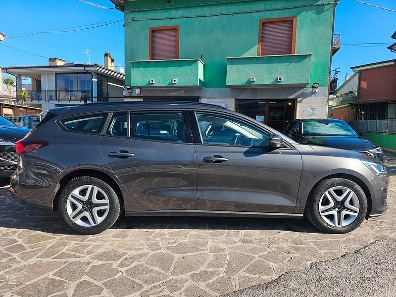 Usata Ford Focus Business Edition 120 CV (88 kW) 2022 Grigio Station wagon