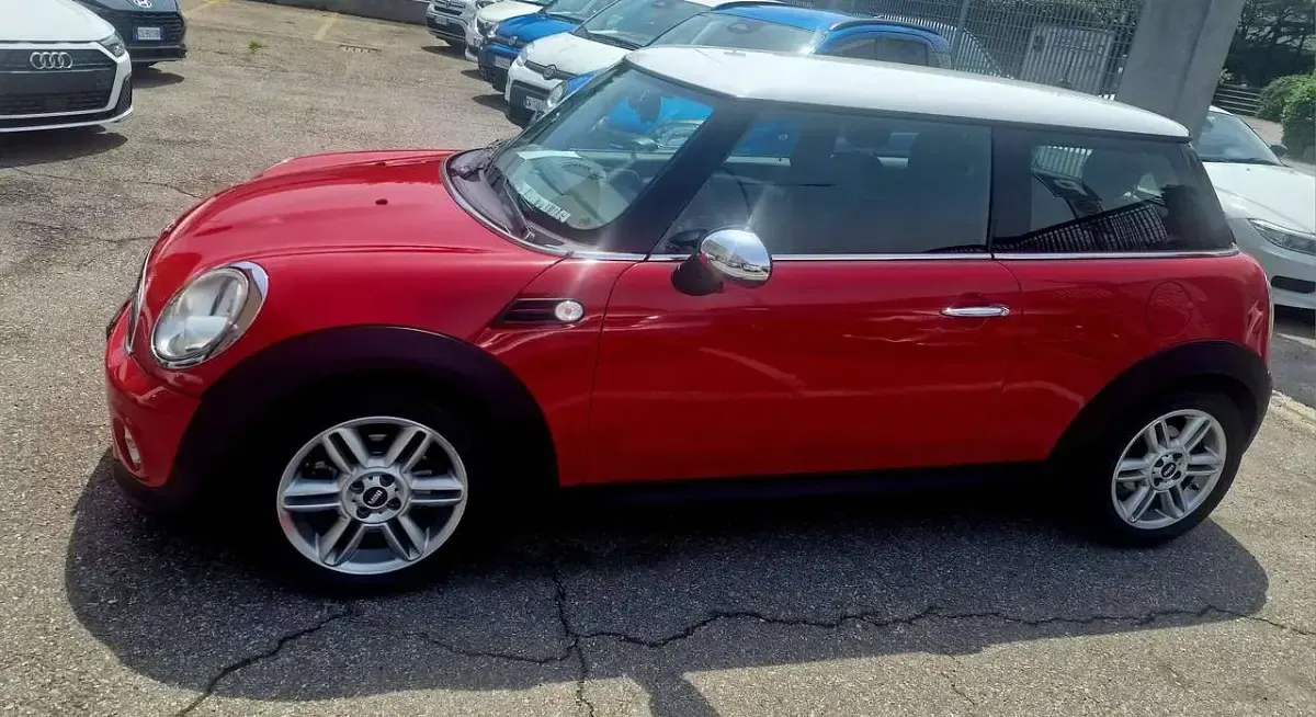 Usata Mini Cooper 122 CV (89 kW) 2011 Rosso tetto bianco Utilitaria