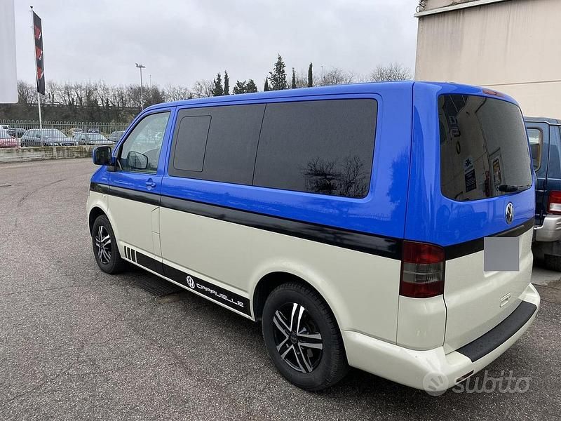 Usata VW Caravelle 131 CV (96 kW) 2008 Blu Furgone