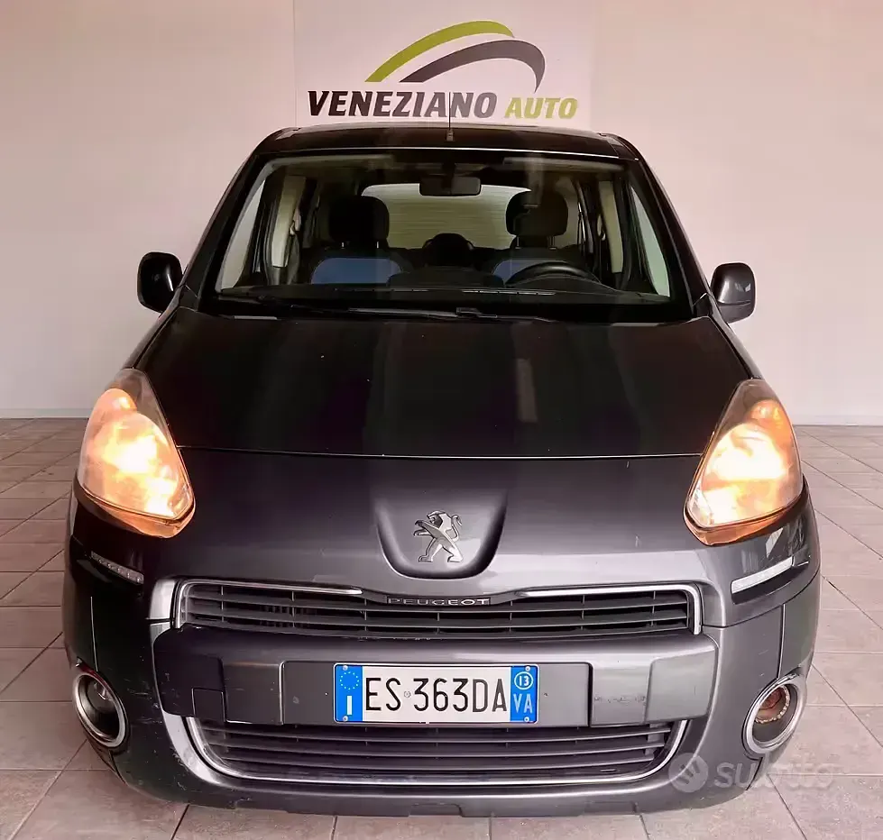 Usata Peugeot Partner Tepee Style 115 CV (84 kW) 2013 Grigio Monovolume