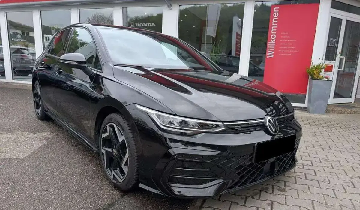 Usata VW Golf VIII R-line 150 CV (110 kW) 2025 Nero Berlina