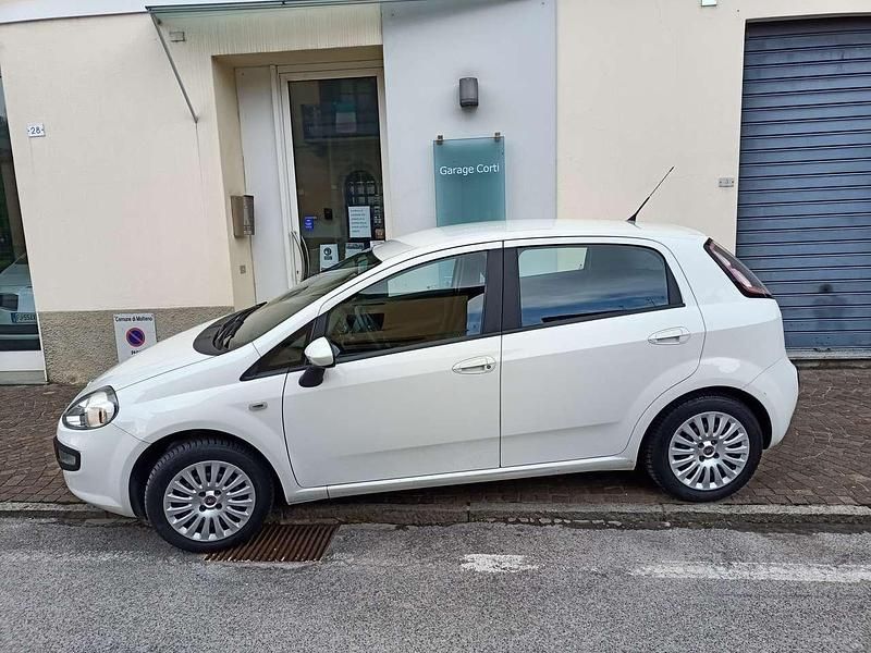 Usata Fiat Punto Lounge 69 CV (50 kW) 2014 Bianco ghiaccio Utilitaria