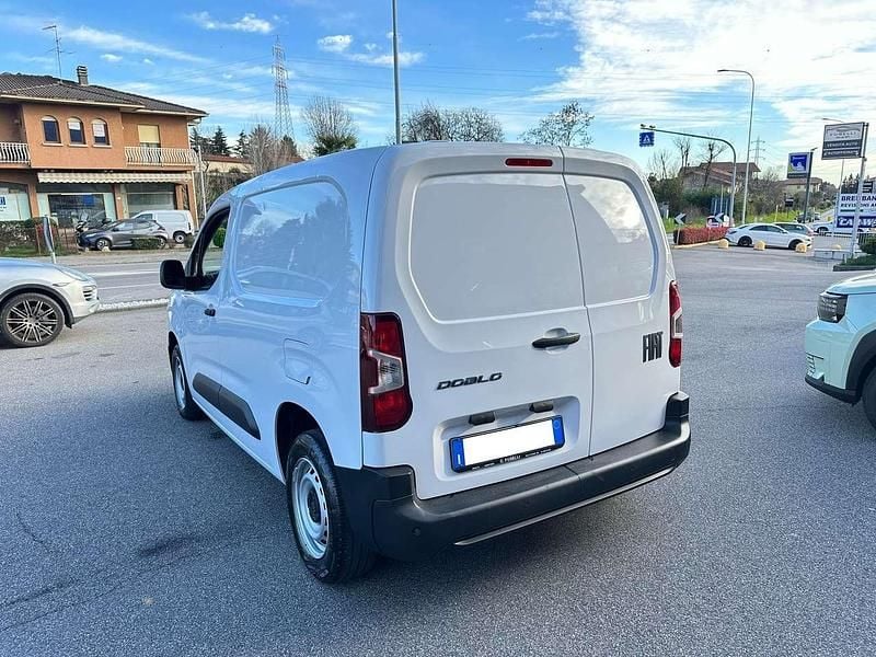 Usata Fiat Doblò 101 CV (74 kW) 2024 Bianco Monovolume