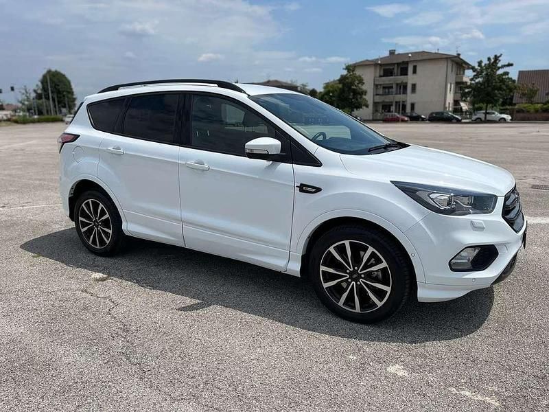 Usata Ford Kuga ST-Line 163 CV (119 kW) 2018 Bianco SUV