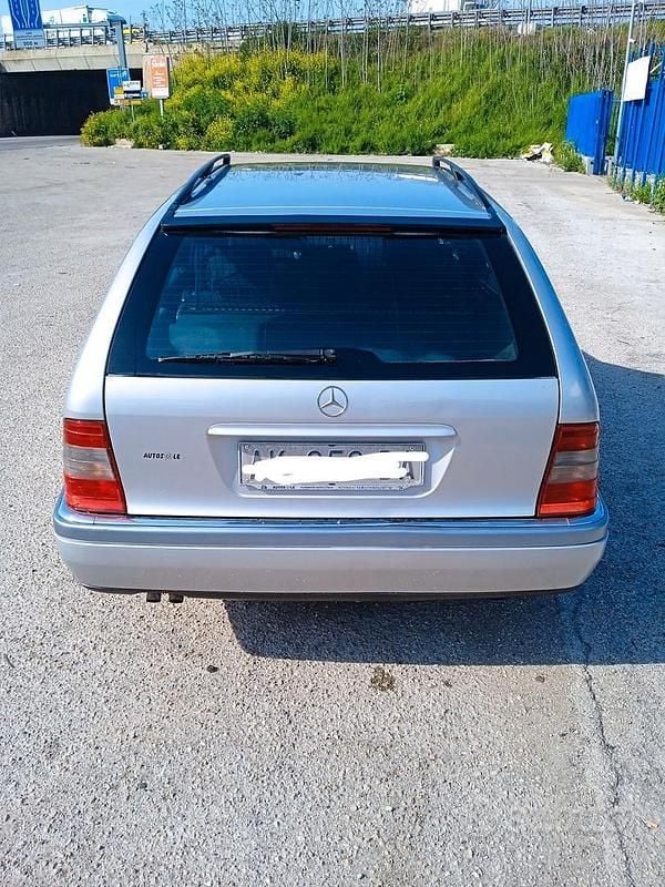 Usado Mercedes C200 Elegance 194 CV (142 kW) 1997 Gris Familiar