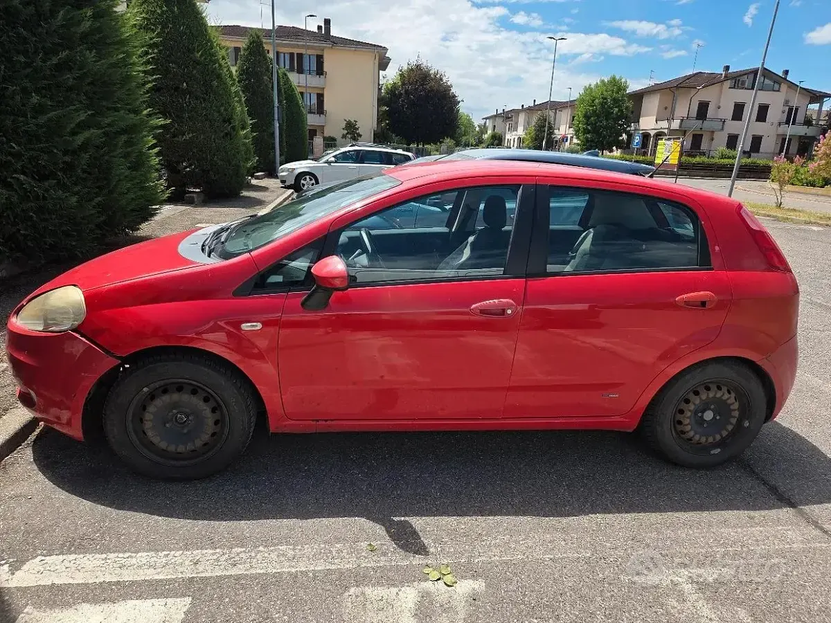 Usata Fiat Grande Punto 65 CV (47 kW) 2006 Rosso Utilitaria