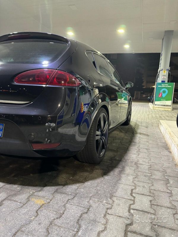 Usata 2010 Seat Leon FR Tre volumi | 7000 € (Buon prezzo) - Immagine 1/4