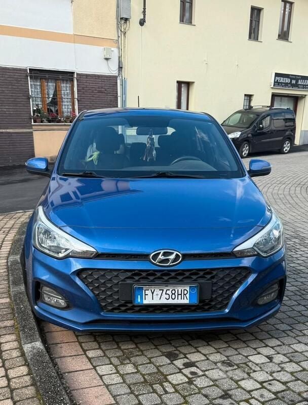 Blu/azzurro Usata 2019 Hyundai i20 Active Due volumi | 10.000 € (Buon prezzo) - Immagine 1/4