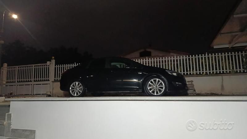 Usata Opel Astra 140 CV (102 kW) 2014 Berlina