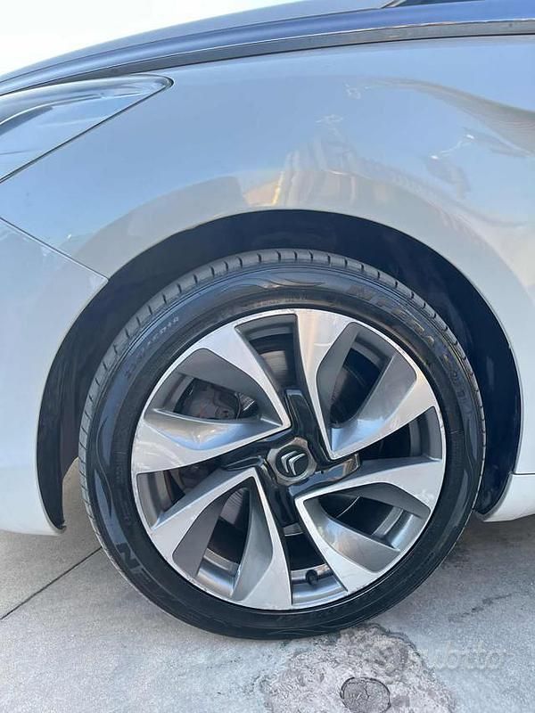 Usata DS Automobiles DS5 So Chic 181 CV (133 kW) 2015 Bianco Utilitaria