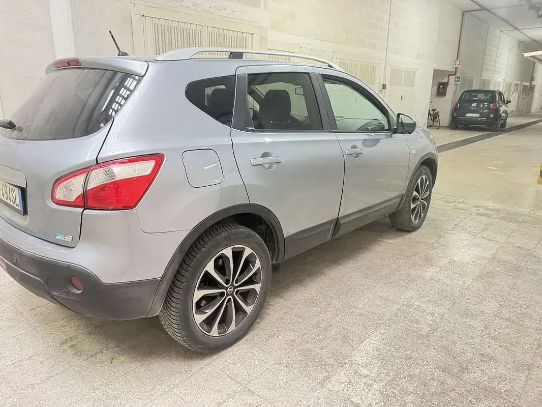 Usata Nissan Qashqai Tekna 110 CV (80 kW) 2011 Grigio SUV