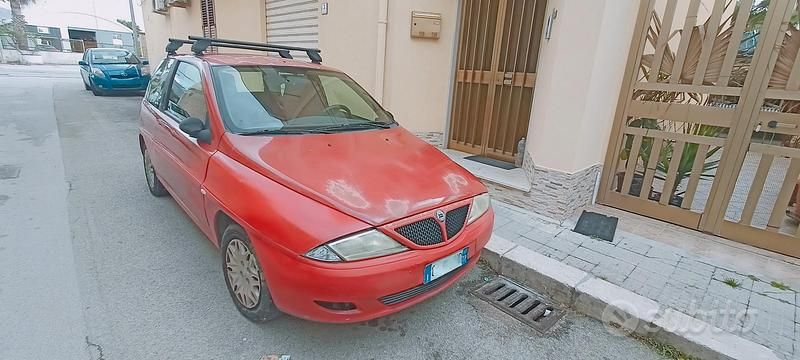 Usata Lancia Ypsilon 80 CV (58 kW) 2002 Rosso Utilitaria