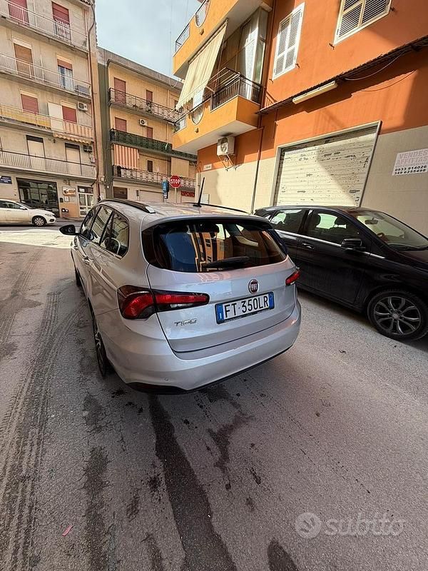 Usata Fiat Tipo 120 CV (88 kW) 2018 Grigio Station wagon