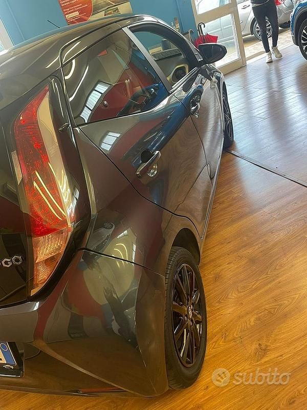 Usata Toyota Aygo 69 CV (50 kW) 2016 Grigio Utilitaria