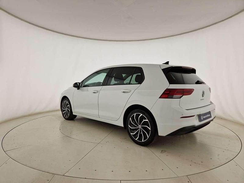 Usata VW Golf VIII Life 131 CV (96 kW) 2023 Pure white Berlina