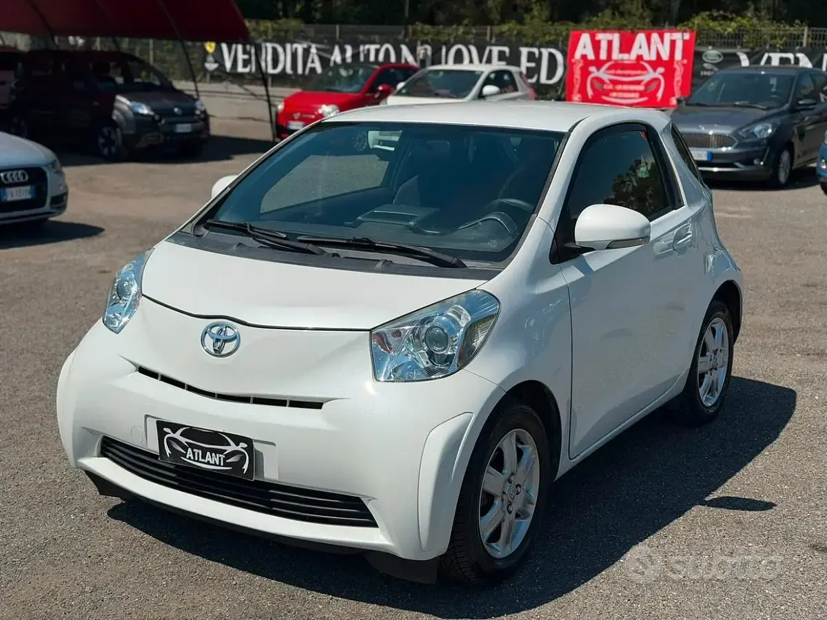 Usata Toyota iQ 68 CV (50 kW) 2009 Bianco Utilitaria