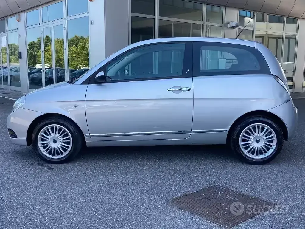 Usata Lancia Ypsilon 60 CV (44 kW) 2008 Grigio Utilitaria