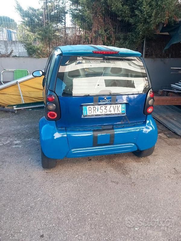 Begagnad Smart #1 2001 Blå