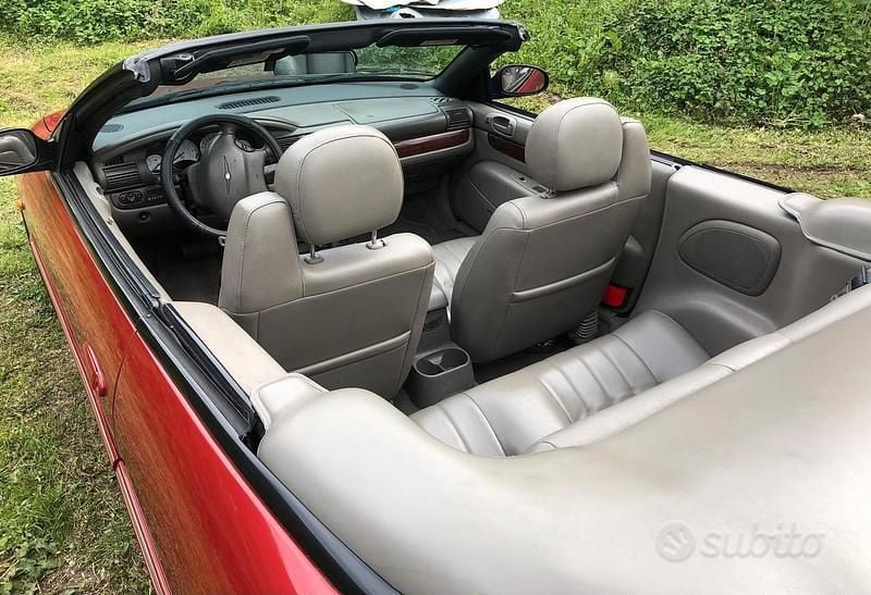 Usata Chrysler Sebring Cabriolet 203 CV (149 kW) 2001 Rosso Cabrio