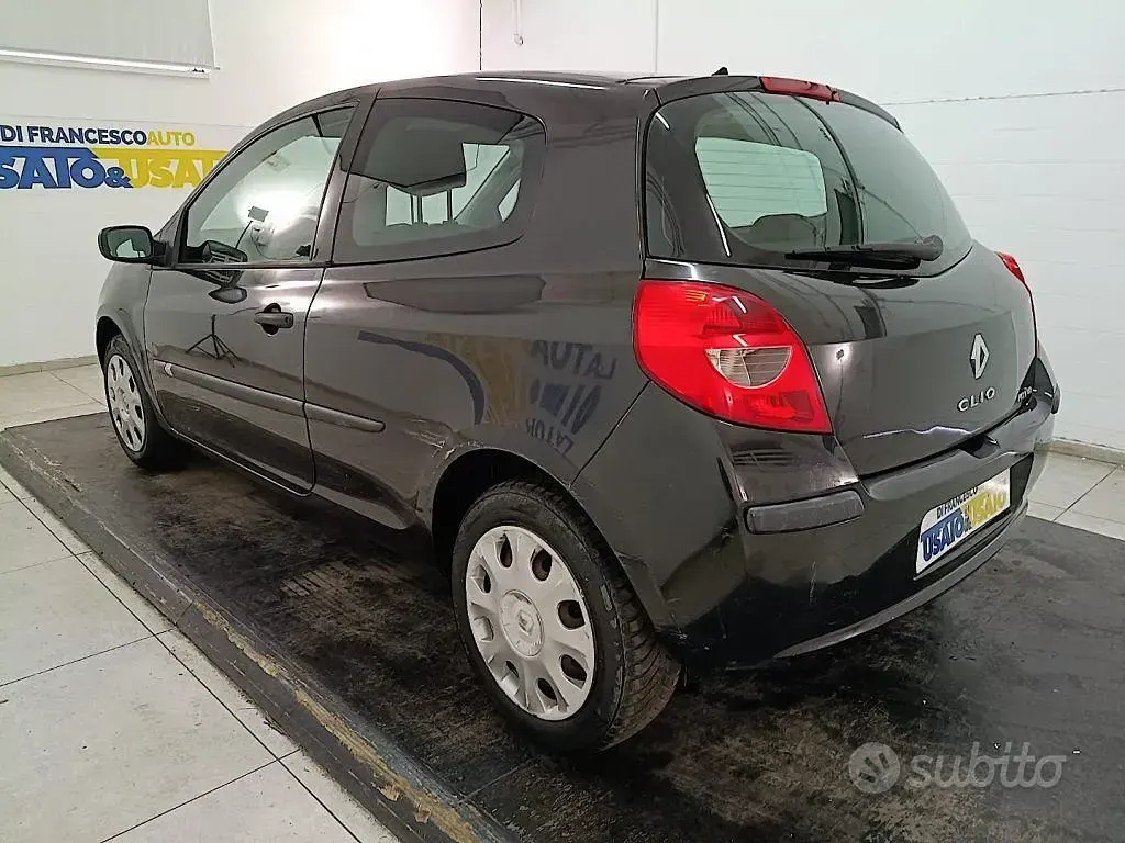 Usata Renault Clio 98 CV (72 kW) 2006 Nero Utilitaria