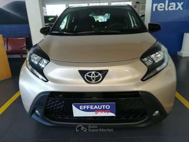 Usata Toyota Aygo X Lounge 72 CV (52 kW) 2024 Ginger & tetto black SUV