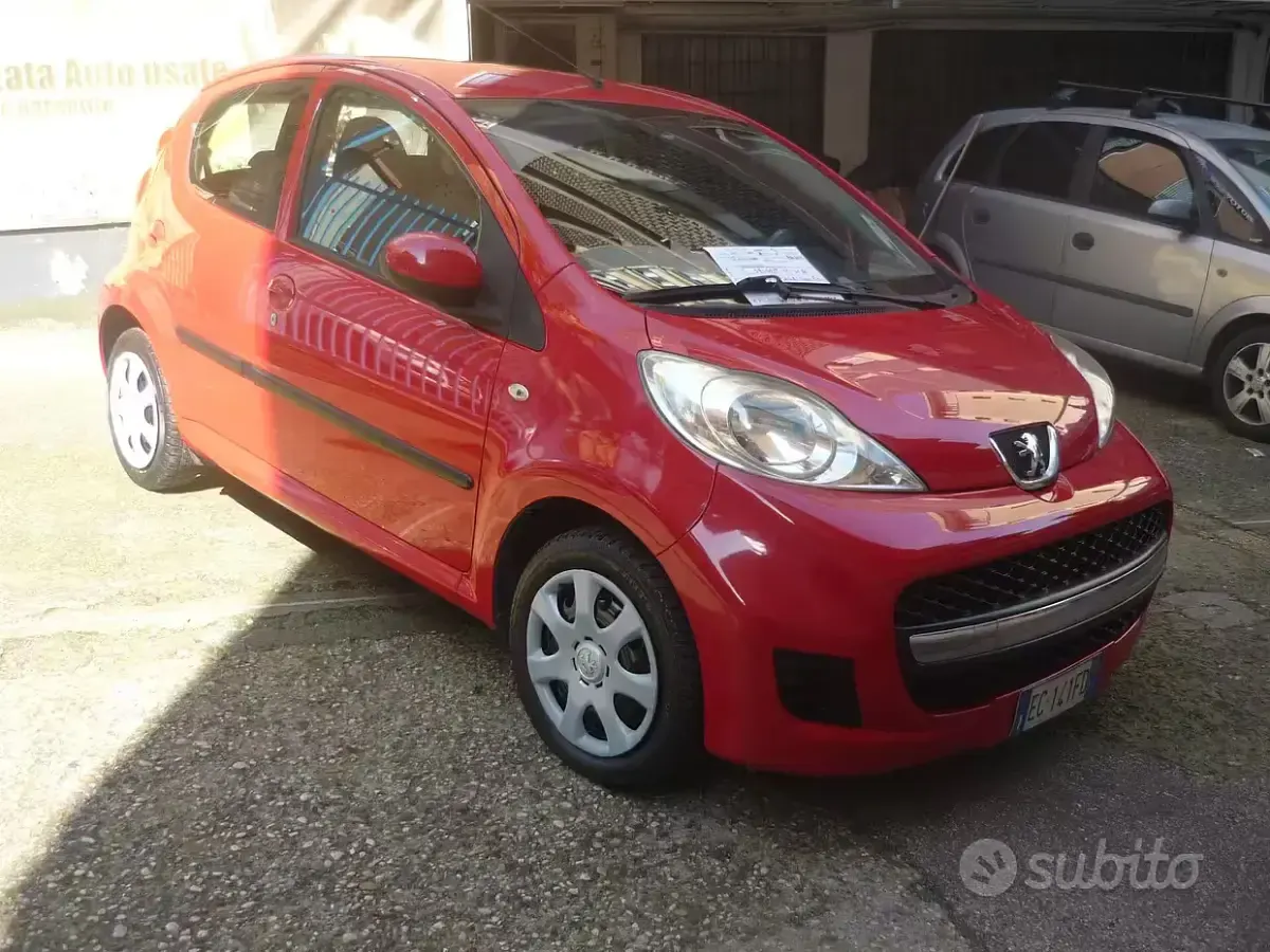 Usata Peugeot 107 68 CV (50 kW) 2010 Rosso Utilitaria