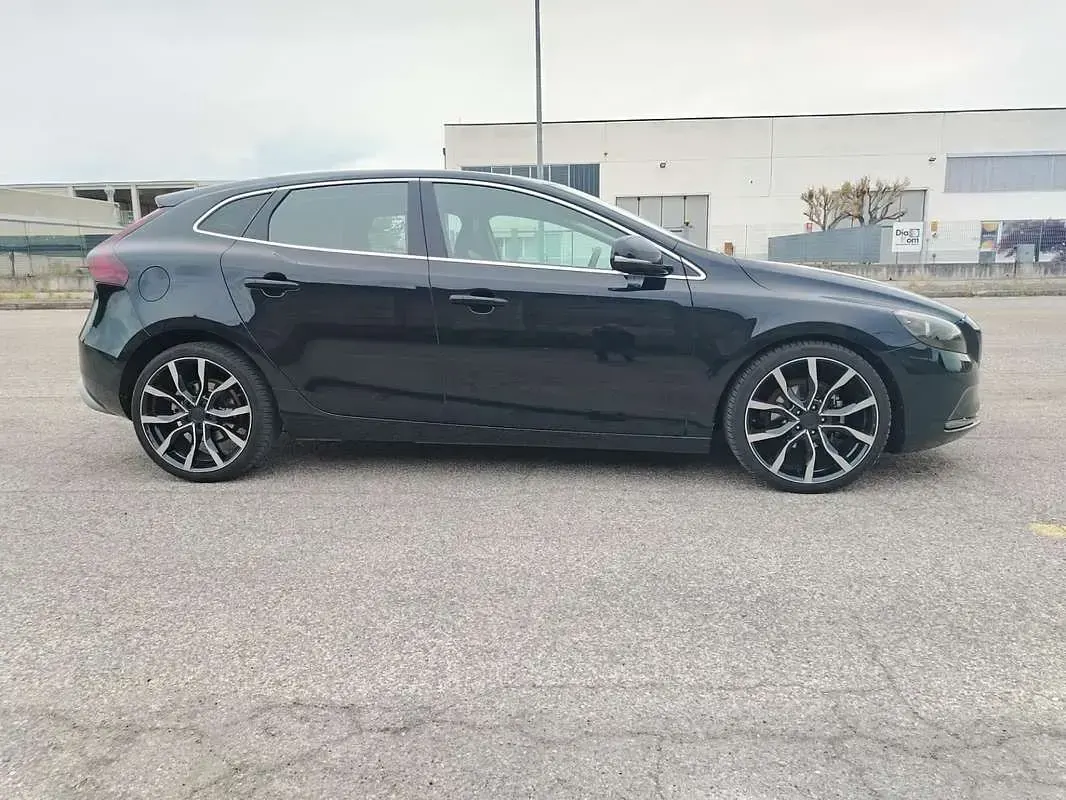 Usata Volvo V40 Ocean Race 115 CV (84 kW) 2015 Nero Berlina