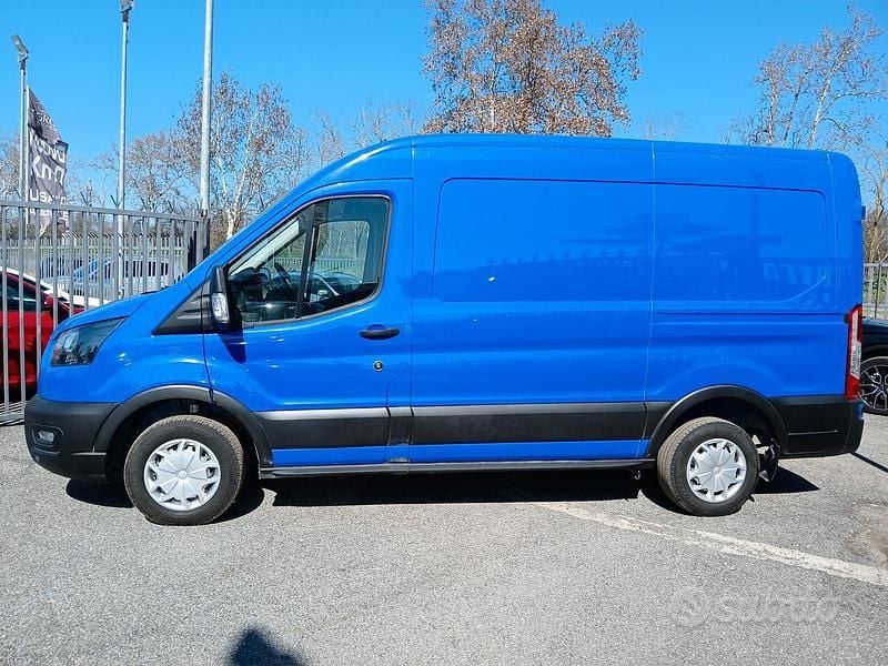 Begagnad Ford Transit Trend 131 HK (96 kW) 2023 Blå Sedan