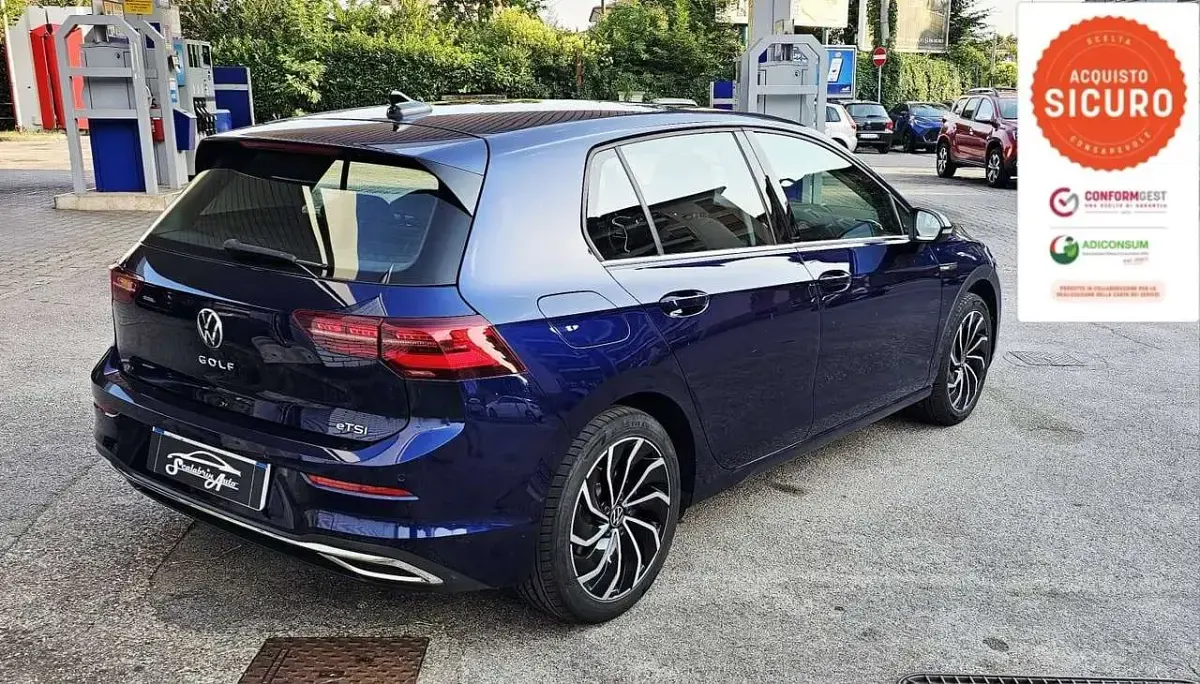 Usata VW Golf VIII 150 CV (110 kW) 2020 Blu/azzurro Berlina