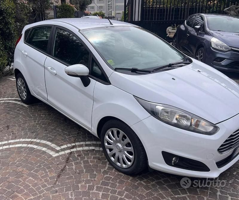 Usata Ford Fiesta Titanium 97 CV (71 kW) 2014 Bianco Utilitaria