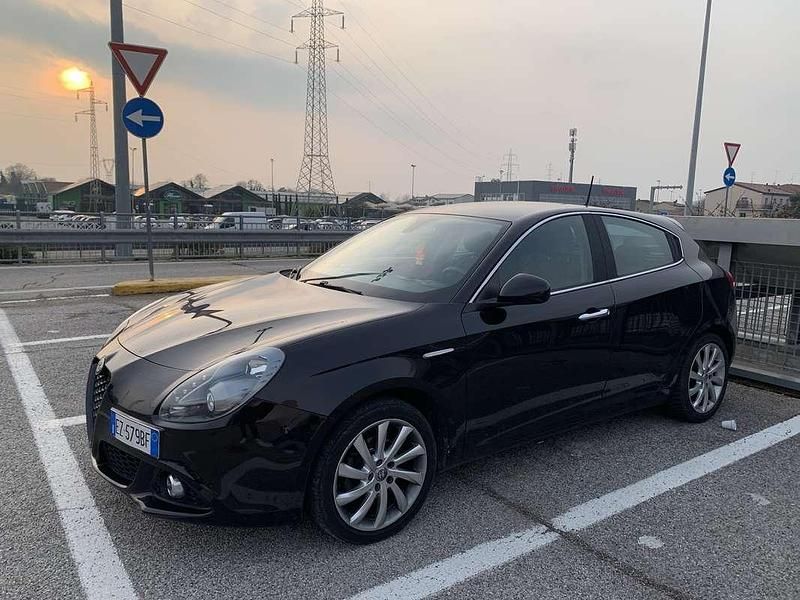 Usata Alfa Romeo Giulietta Distinctive 105 CV (77 kW) 2015 Nero Utilitaria