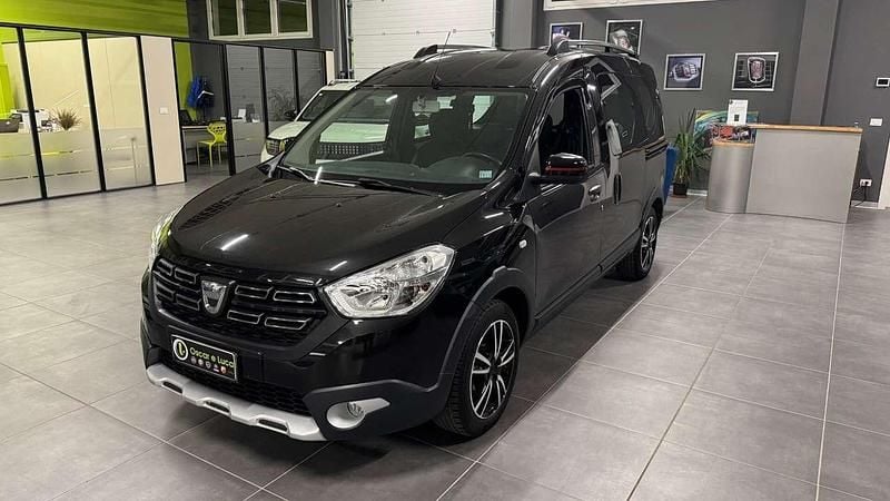 Usata Dacia Dokker Stepway 95 CV (69 kW) 2020 Nero Monovolume