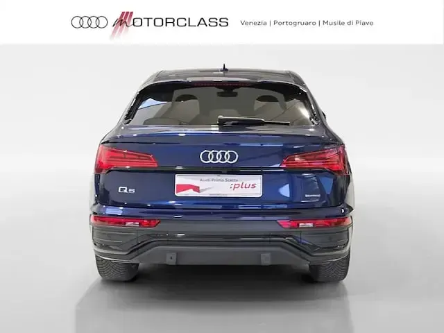 Usata Audi Q5 Sportback S-Line 204 CV (150 kW) 2024 Blu SUV