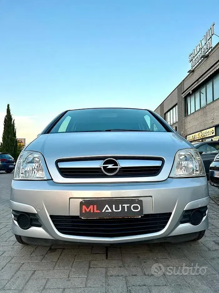 Usata Opel Meriva Cosmo 90 CV (66 kW) 2009 Grigio Monovolume