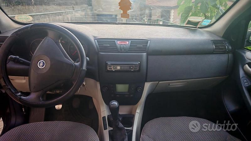 Usata Fiat Stilo 115 CV (84 kW) 2004 Nero Utilitaria