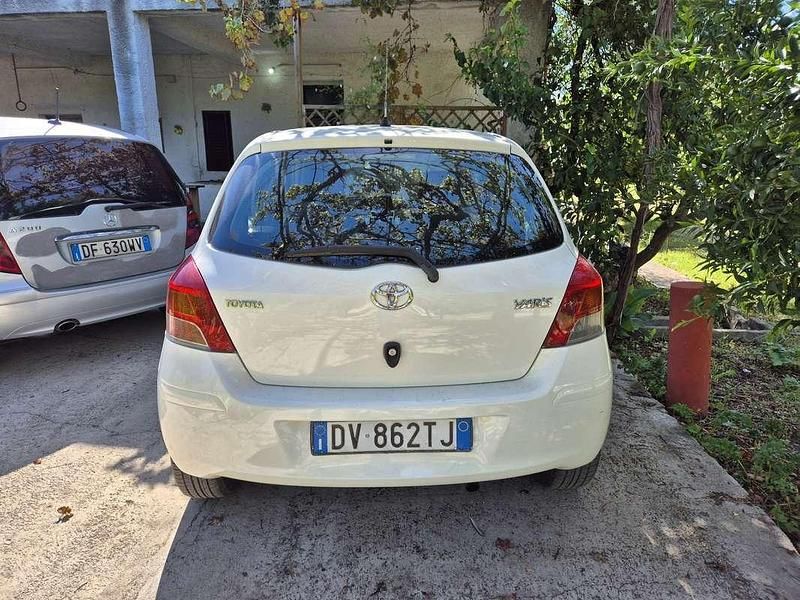 Usata Toyota Yaris Sol 101 CV (74 kW) 2009 Berlina