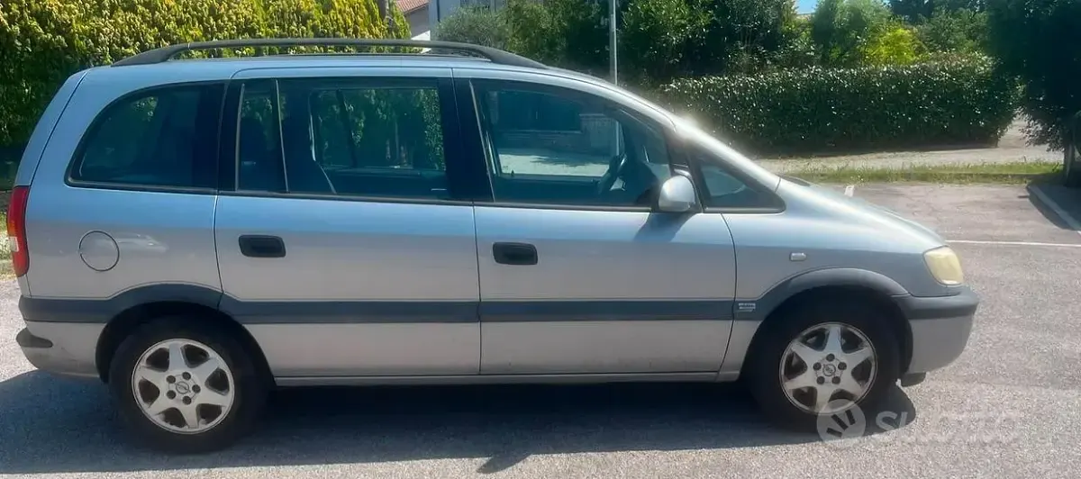 Usata Opel Zafira 101 CV (74 kW) 2002 Grigio Monovolume