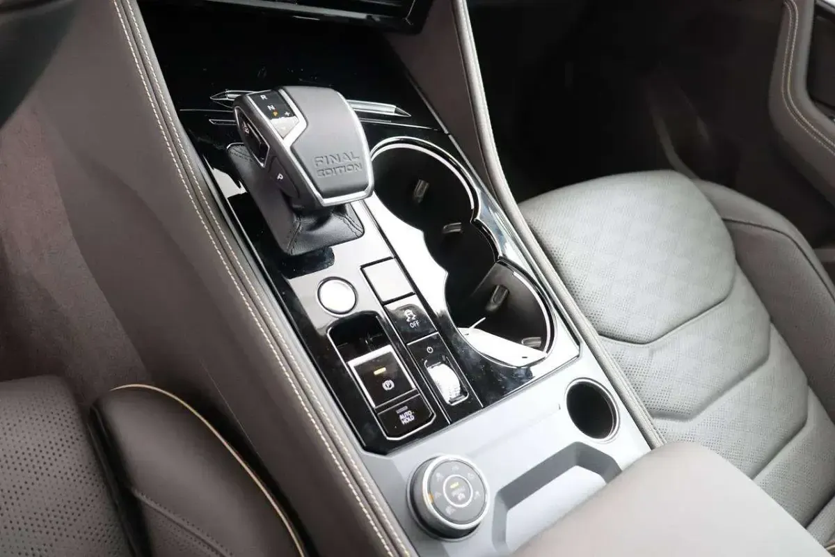 Nuova VW Touareg Edition 286 CV (210 kW) 2026 Grigio scuro SUV