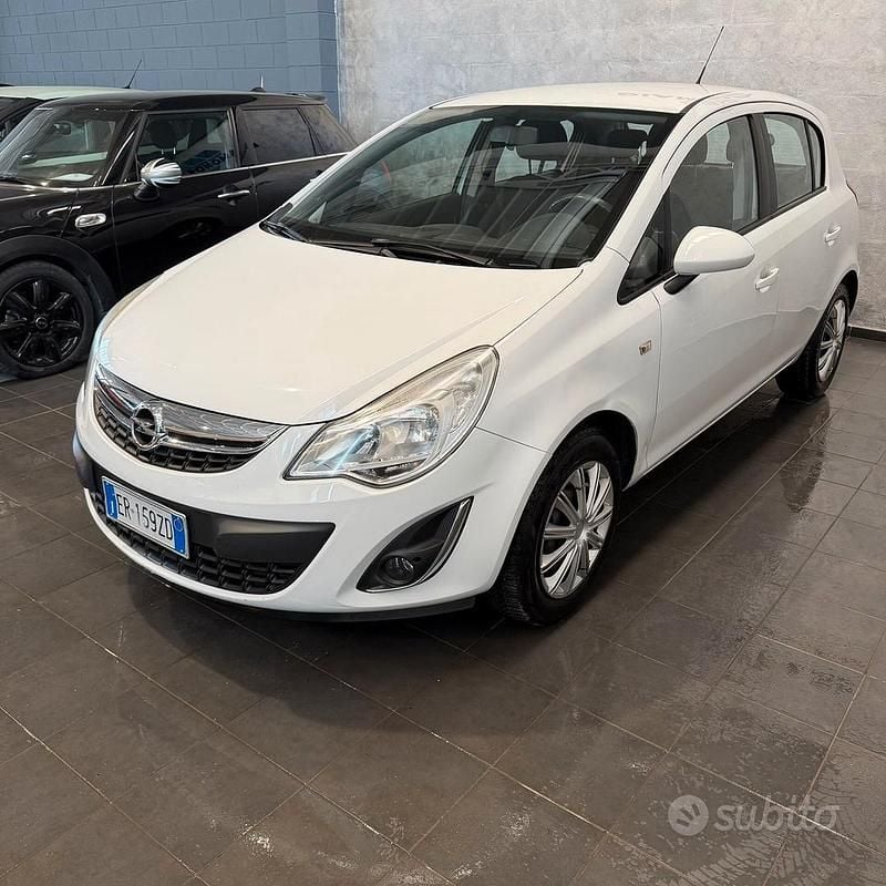 Usata Opel Corsa Edition 86 CV (63 kW) 2013 Bianco Utilitaria