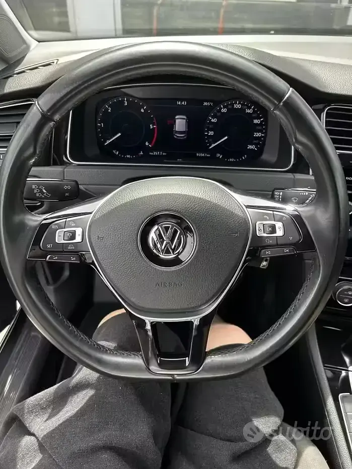 Usata VW Golf VII Highline 116 CV (85 kW) 2017 Berlina