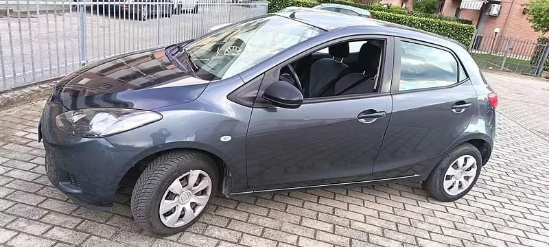 Usata Mazda 2 75 CV (55 kW) 2007 Grigio Utilitaria