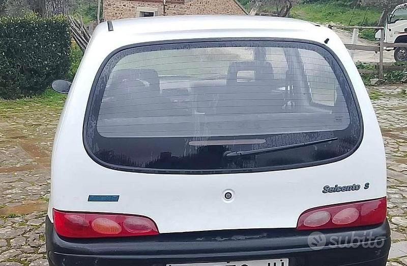 Usata Fiat 600 39 CV (28 kW) 1998 Bianco Berlina
