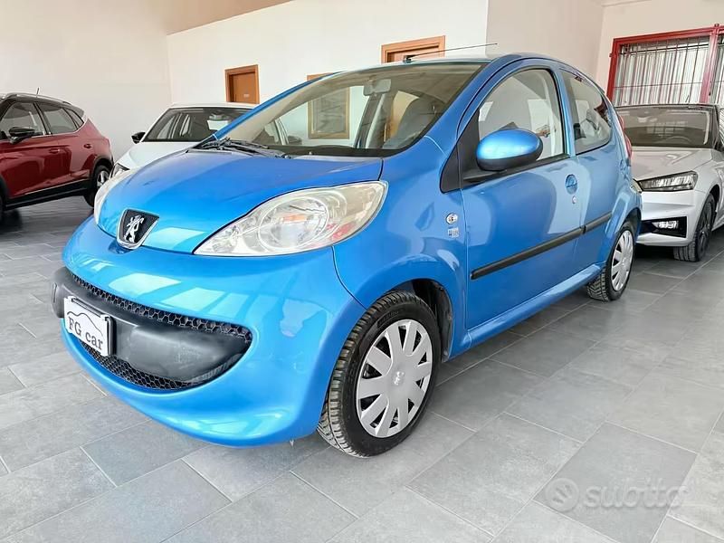 Usata Peugeot 107 68 CV (50 kW) 2006 Blu Utilitaria