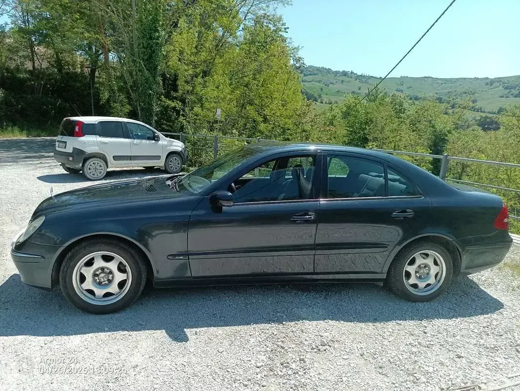 Usata Mercedes E220 Classic 150 CV (110 kW) 2002 Berlina