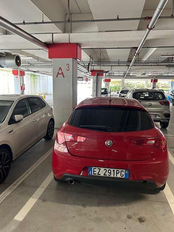 Usata Alfa Romeo Giulietta Distinctive 105 CV (77 kW) 2015 Rosso Berlina