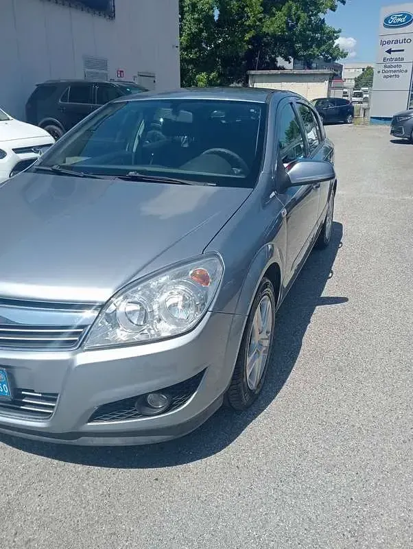 Usata Opel Astra Enjoy 116 CV (85 kW) 2009 Berlina