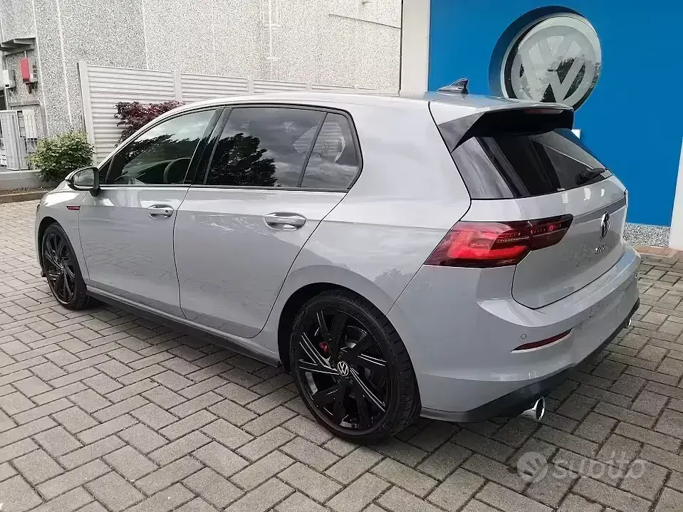 Usata VW Golf VIII GTI 245 CV (180 kW) 2024 Grigio Berlina