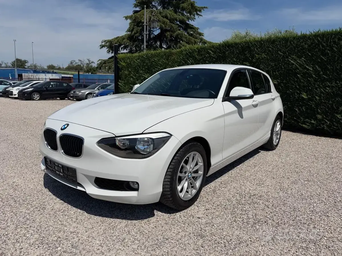 Usata BMW 118 Sport Line 170 CV (125 kW) 2014 Bianco Utilitaria