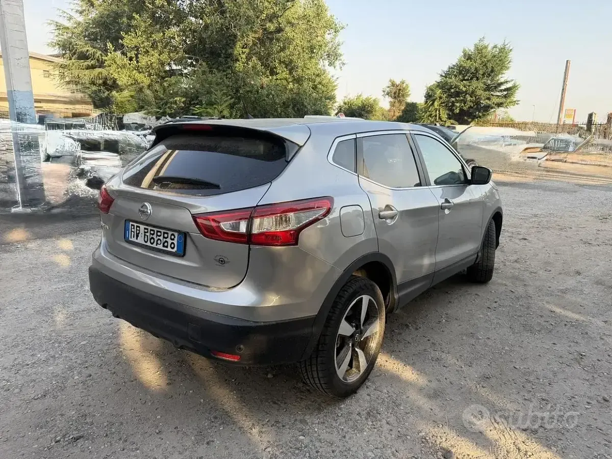 Usata Nissan Qashqai 116 CV (85 kW) 2016 Grigio SUV